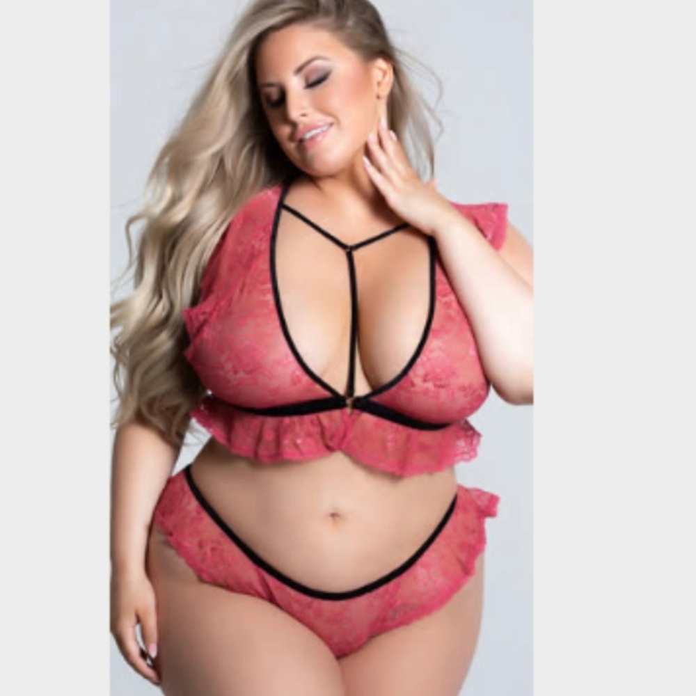 4X - 2 PC Flutter Sleeve Plunge Bra and Thong with Velvet Harness